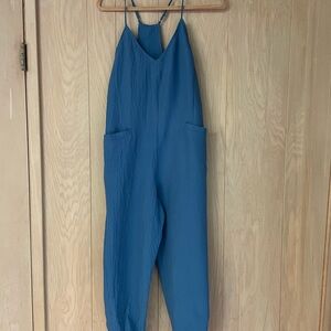 Cupshe Teal Blue V-Neck Textured Spaghetti-Strap Jumpsuit